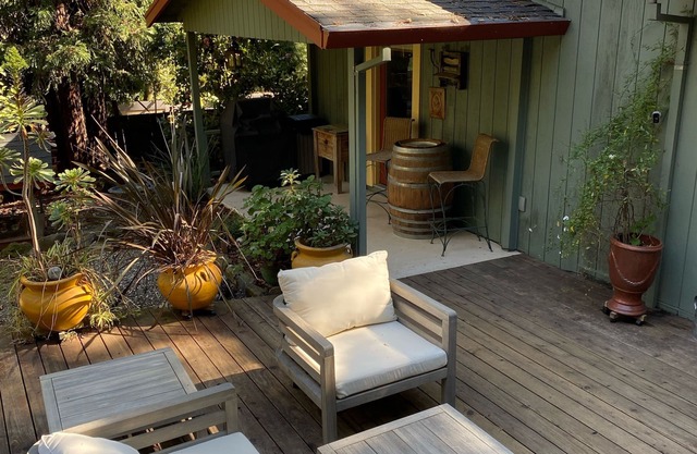 Enjoy a Slice Of Country-Two miles to Downtown Healdsburg