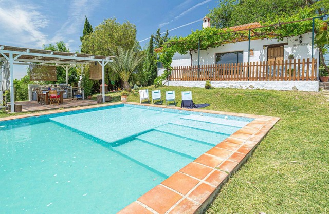 Enjoy a wonderful vacation with family or friends in this authentic vacation home with pool.