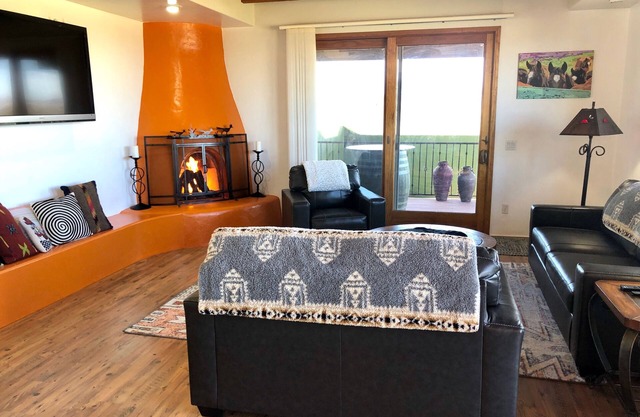 Enjoy Agave House, a 2 BR w/2 en suite baths in the shadow of Mt. Wrightson