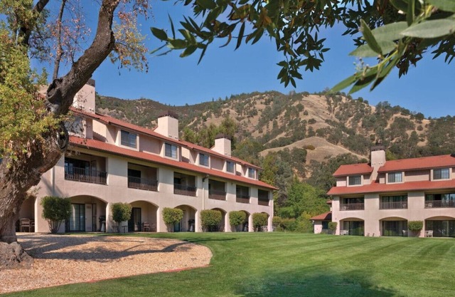 Enjoy Clear Lake with the family in this resort 2BD condo with resort boat dock