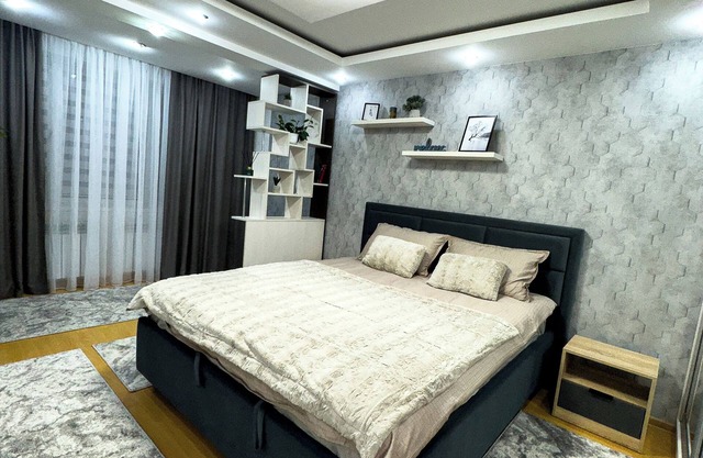 Enjoy comfort, cleanliness, and exceptional service near the airport.nBook now!