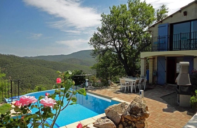 Enjoy complete peace and quiet in the French countryside