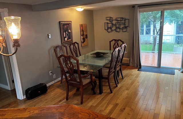Enjoy cottage living. Just a short walk away from the beach!