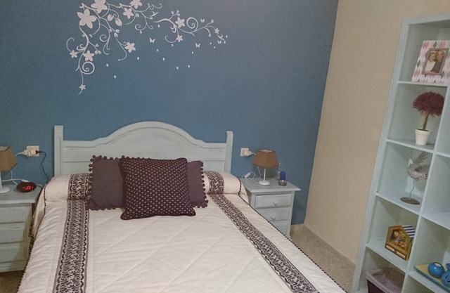 Enjoy GRANADA in a cozy and cheap apartment for 6 people