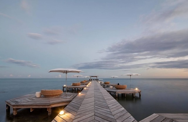 Enjoy North Ambergris Caye Beach! 2 Spacious Units w/Kitchen, Pool, Parking!