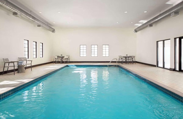 Enjoy Spacious Living at This Thornhill Suite w/Breakfast and Swimming Pool