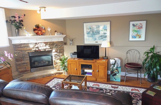 Enjoy the beach in White Rock! Available November 1, 2024