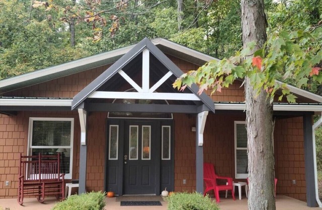 Enjoy the Bird Nest in Beautiful Nashville, Brown County, Indiana.