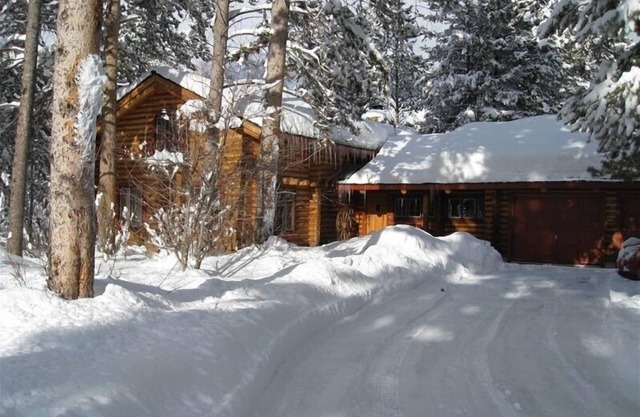 Enjoy the 'Old West' in Our Wonderful Log Home