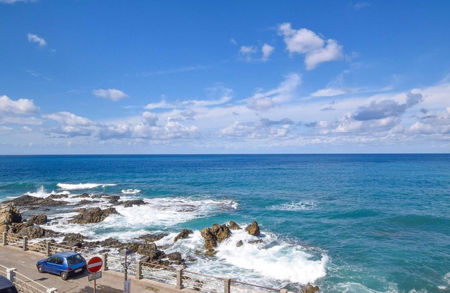 Enjoy the vacation in the inviting cottage with a beautiful view of the sea.