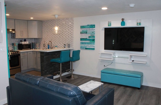 Enjoy this stylish studio space. Walking distance from Hardrock Stadium