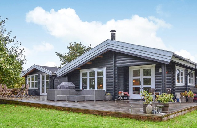 Enjoy this well-appointed vacation home, which has a great location right by the fjord.