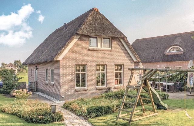 Enjoy with your family and friends in this comfortable and cozy furnished vacation home in the provi