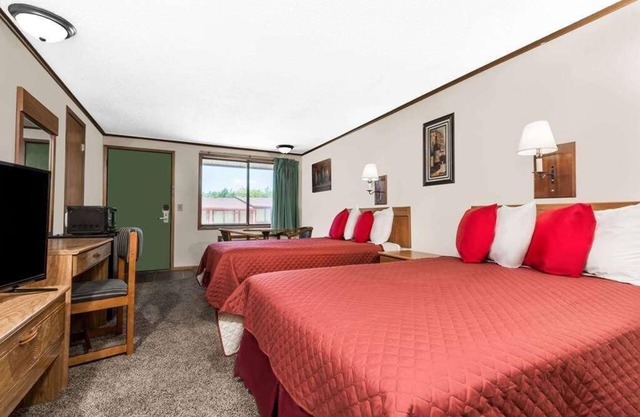 Enjoy Your Stay at Knights Inn Ashland! Pool, Picnic Area, Parking, WiFi