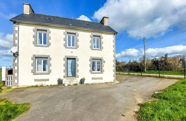 Enjoy your vacation in the green nature of Brittany and this stylish cottage near Poullaouen.