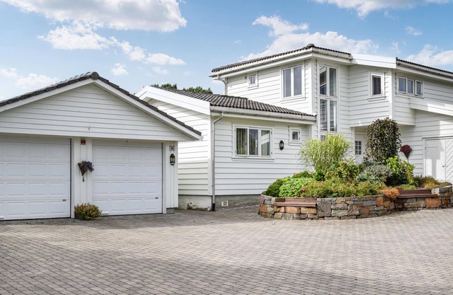 Enjoy your vacation in beautiful vacation home in fantastic location directly on the water.