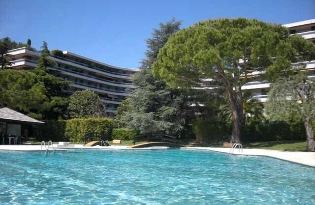 enjoy your vacation in one of the most upscale residences in Nice
