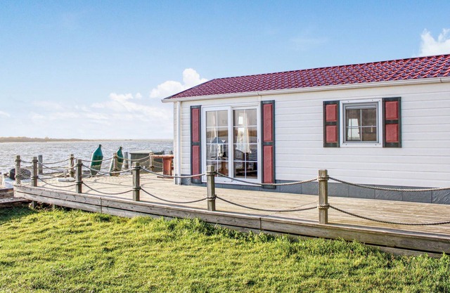 Enjoy your vacation in this cozy furnished chalet right on the water.