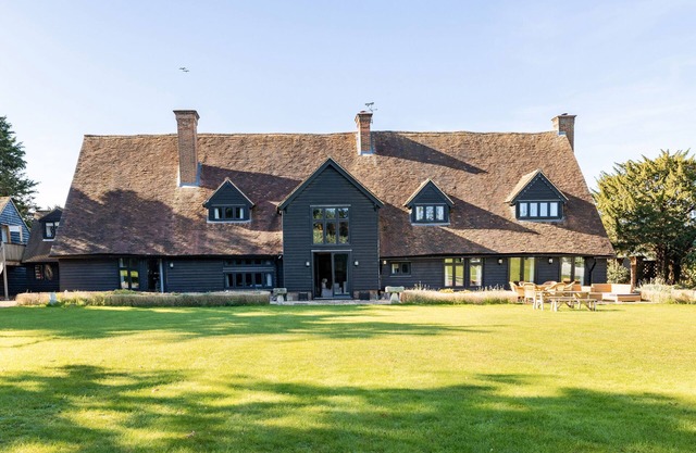 Entertain, Celebrate, Relax in Period Luxury Barn - Perfect for family groups