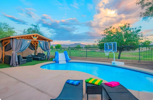 Entertainment Escape:Pool,Games &Views
