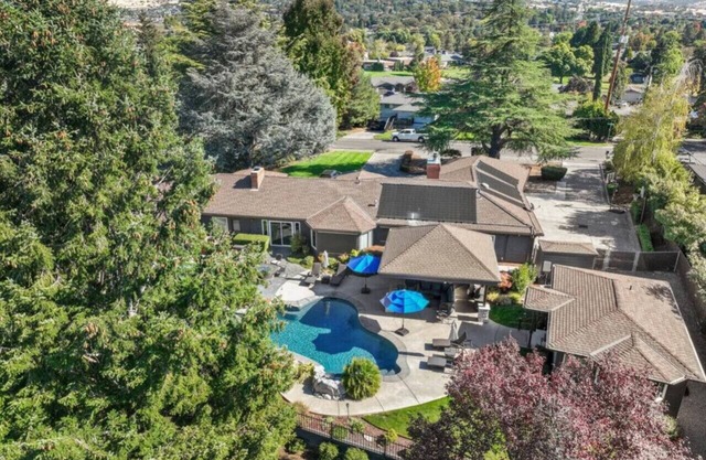 Entertainment Home on Golf Course - Hot Tub/Pool