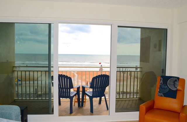 Entire 1 bedroom 1 Bath Direct Oceanfront Apartment - Breathtaking Sunrise Views
