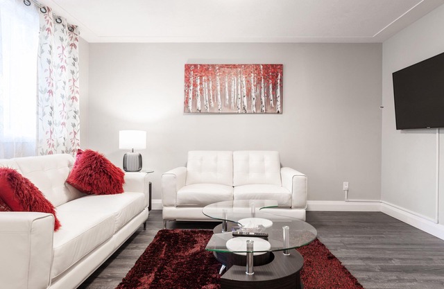 ENTIRE 2 BEDROOM APARTMENT UPTOWN WATERLOO