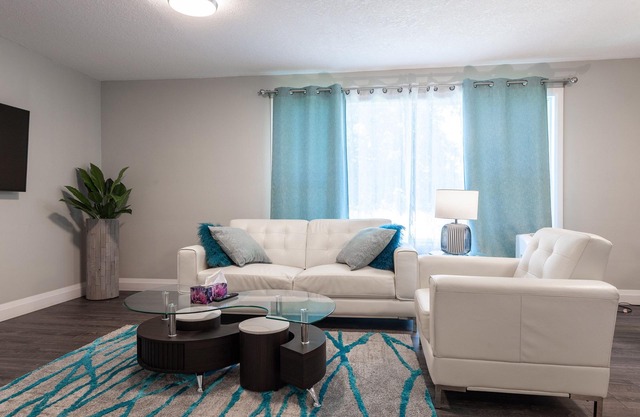 ENTIRE 2 BEDROOM APARTMENT UPTOWN WATERLOO