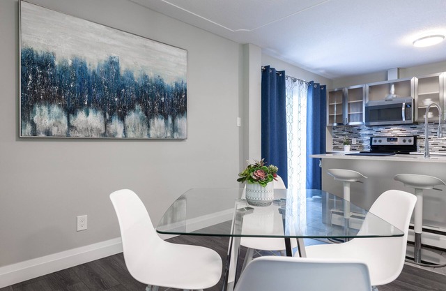 ENTIRE 2 BEDROOM APARTMENT UPTOWN WATERLOO