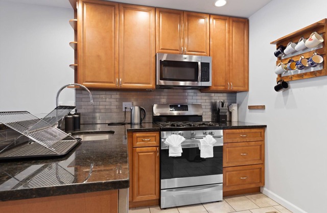 Entire 2-BR Townhome, Mins from Del Ray & Old Town
