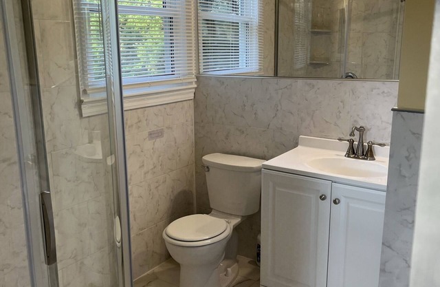 Entire 3 bedrooms/2 bathrooms fence yard, near Costco, Sam's