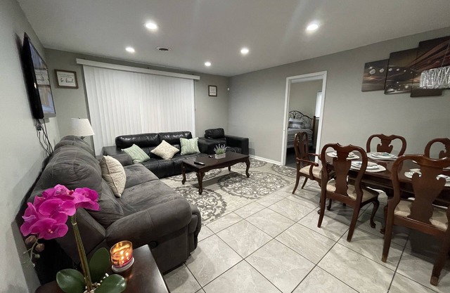 Entire 3bd home Comfortable Private