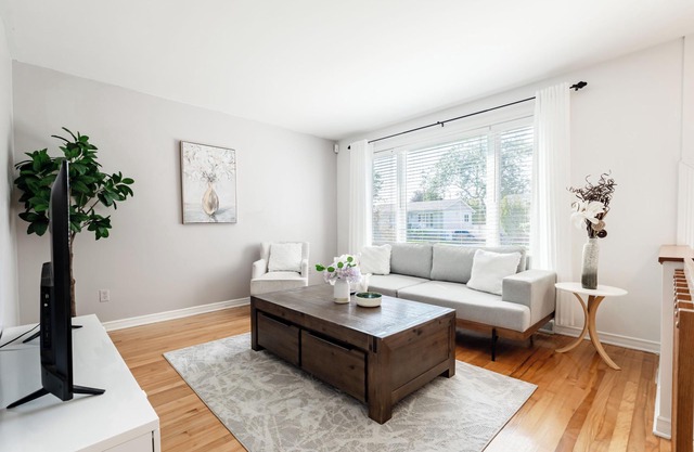 Entire 4 BDR House near MTL, Free Parking
