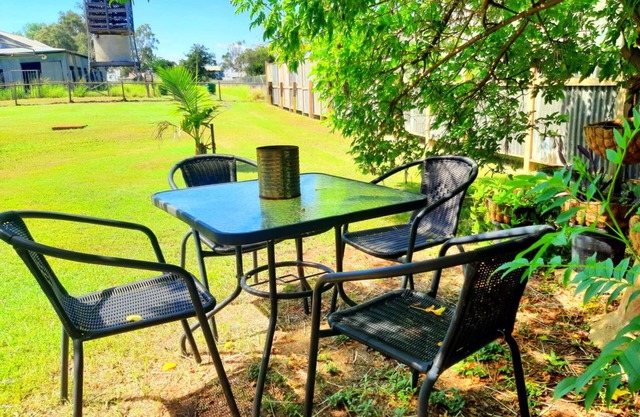 Entire 4 bedroom home with Foxtel and free WiFi