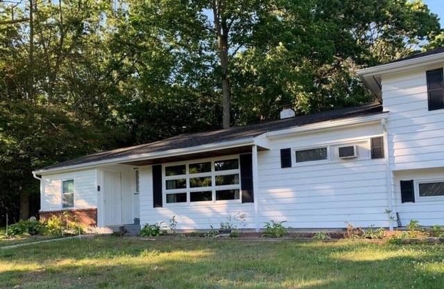 Entire 6 bedroom house 2 mi to Foxwoods, sleeps 12