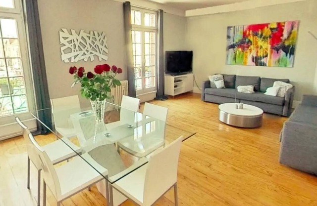 Entire apartment 100 M 2 at the foot of the belfry of Arras - hyper center