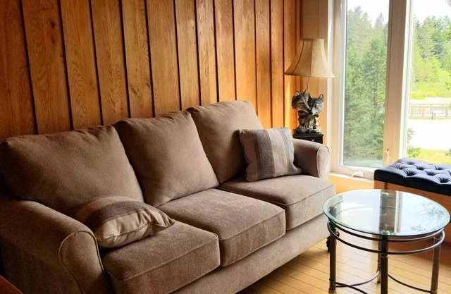 Entire Beach House in Providence Bay, Manitoulin Island.