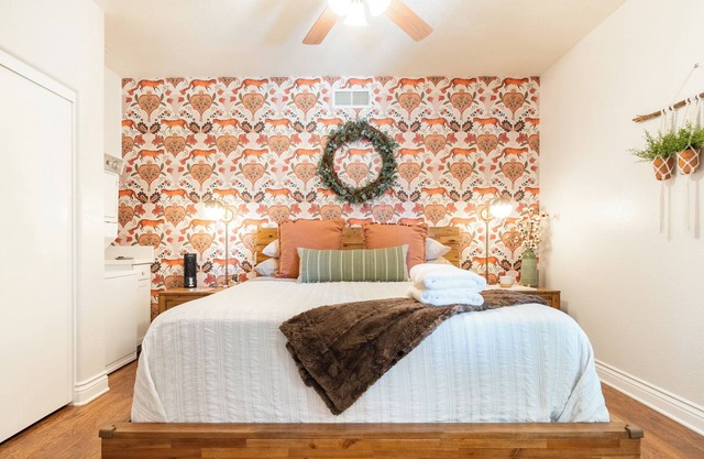 Entire Casita and Cal king bed, sofa bed and kitchen just minutes from Temecula.