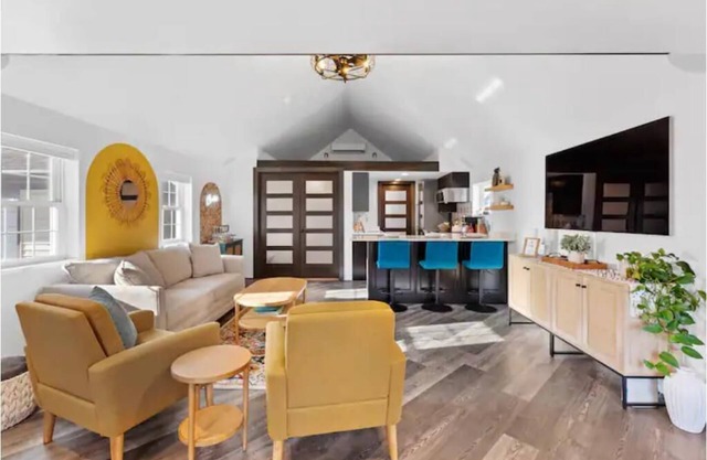 Entire Cozy Cottage! Pet Friendly, No Cleaning Fee