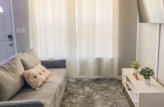 Entire Cozy Home near Downtown San Antonio with Free Parking