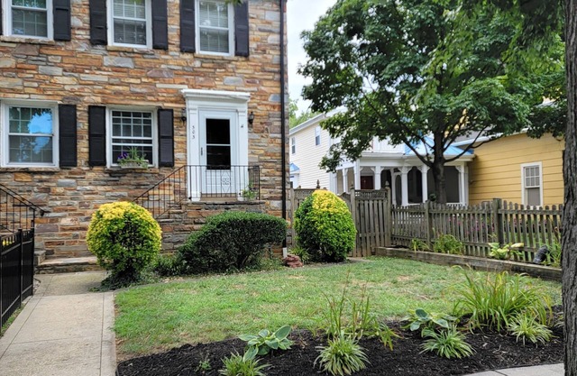 Entire home in Great Delray Alexandria 2 Bed, Dent, 2 block to Metro, Shop, WIFI