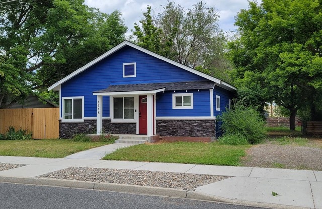 Entire Home w/large back yard- Telecommute Hi Speed Wi-Fi