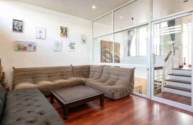 Entire House/Central Bangkok/Walk to BTS+Airport Link/up to 10 guests!