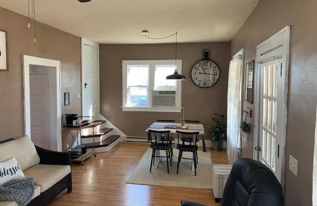 Entire house for fishing, hunting, or passing by!