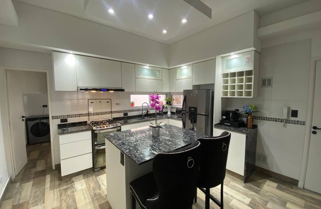 Entire House whit Balcony and Private Patio