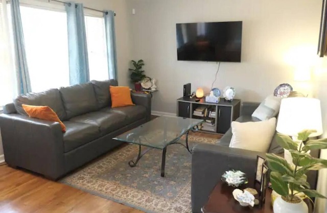 Entire house with 3 bedroom/1.5 bath