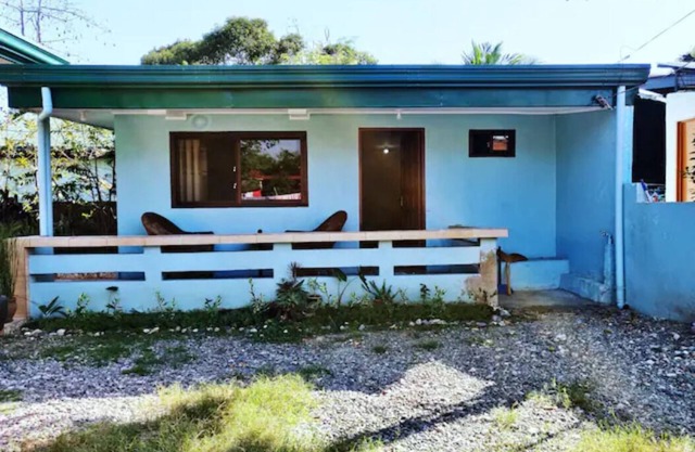 Entire House with karaoke machine, wifi, netflix.