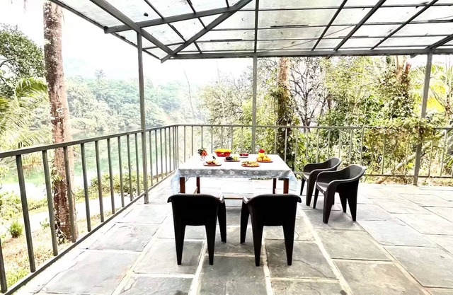 Entire Lakefront Bungalow Exclusively For You