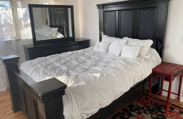 Entire Luxury Apt - Street Adjacent to Golf Course