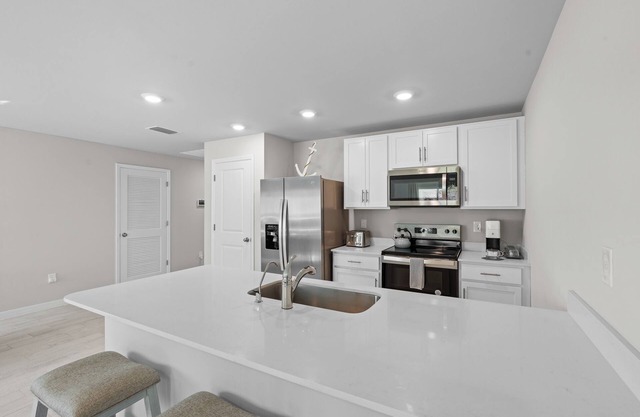 Entire New House with Office Space-WiFi, Near JetBlue Park & RSW Airport!